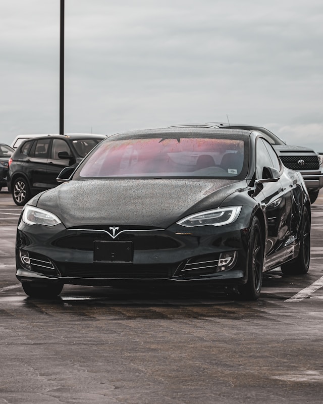 Tesla Model S - View 2
